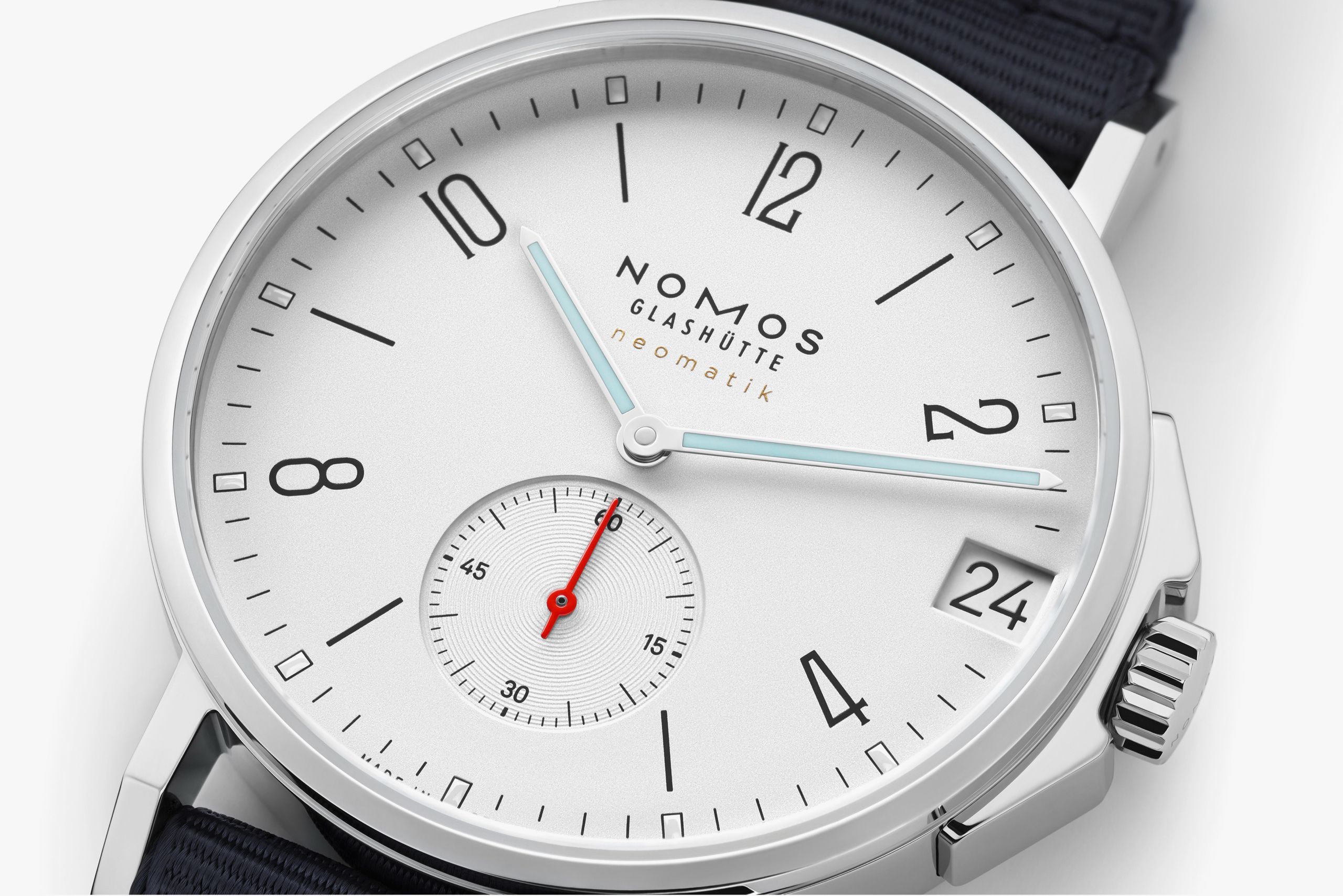 アホイ ネオマティック38デイト – NOMOS Glashütte