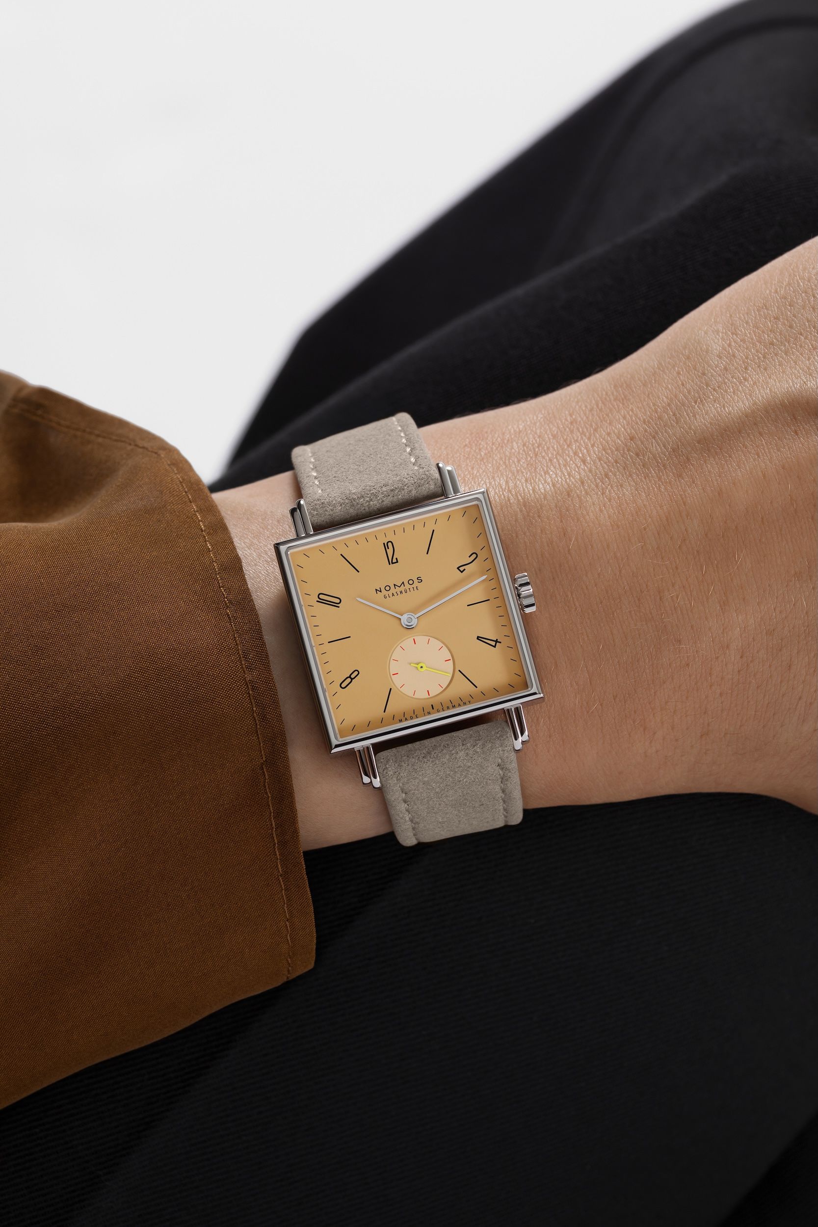 テトラ オーカー – NOMOS Glashütte