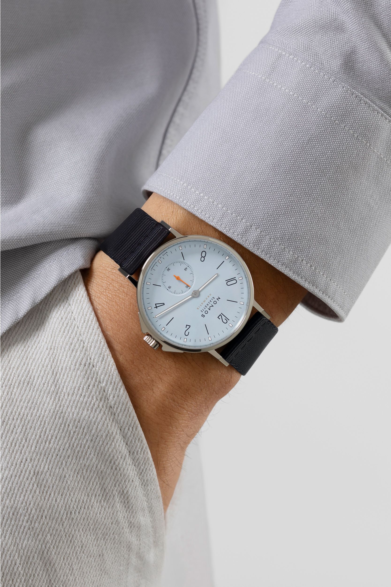 アホイ ネオマティック スカイ – NOMOS Glashütte | JP Store