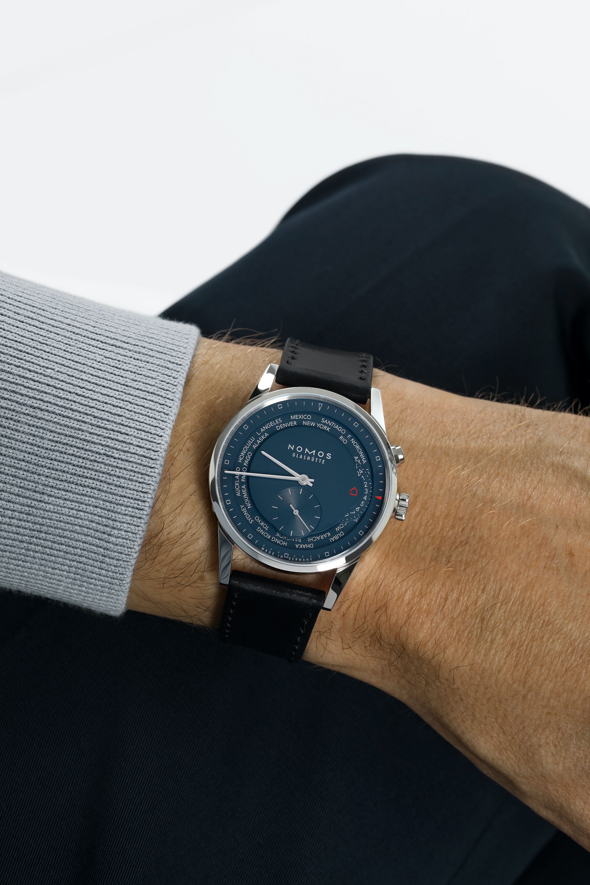 チューリッヒ ワールドタイマー ミッドナイトブルー – NOMOS Glashütte