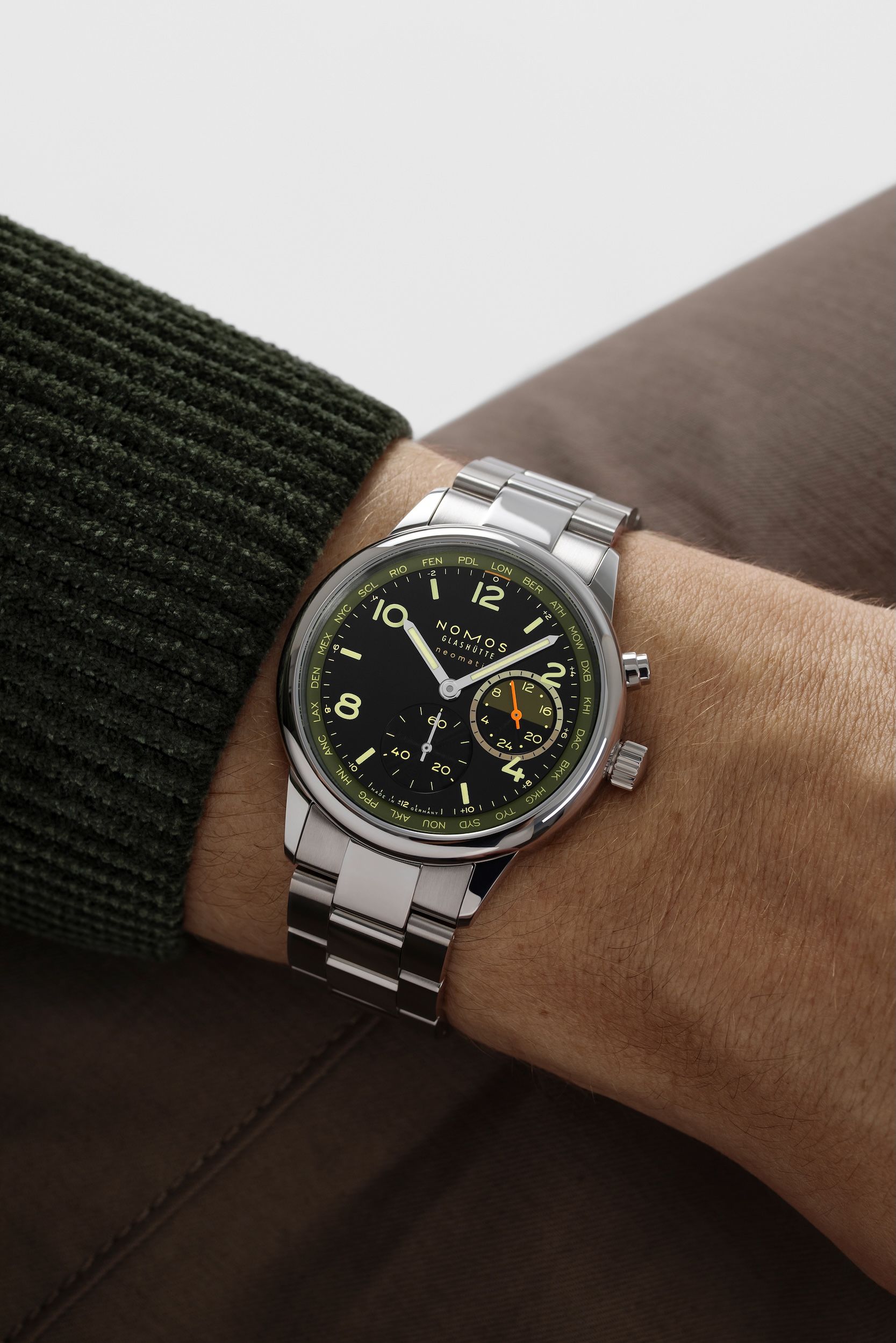Club Sport neomatik Worldtimer Vector – NOMOS Glashütte