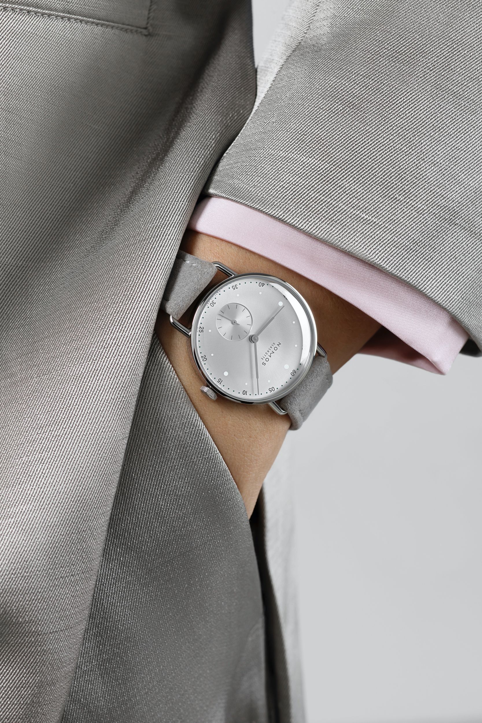 保証10ヶ月有。NOMOS ノモス メトロ 33 オールシルバー NM1122 Metro 33 all silver – NOMOS Glashütte