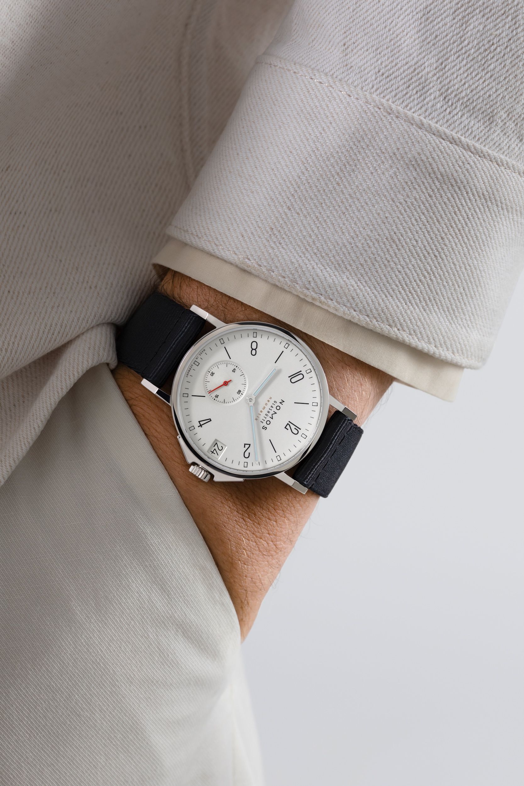 アホイ ネオマティック38デイト – NOMOS Glashütte