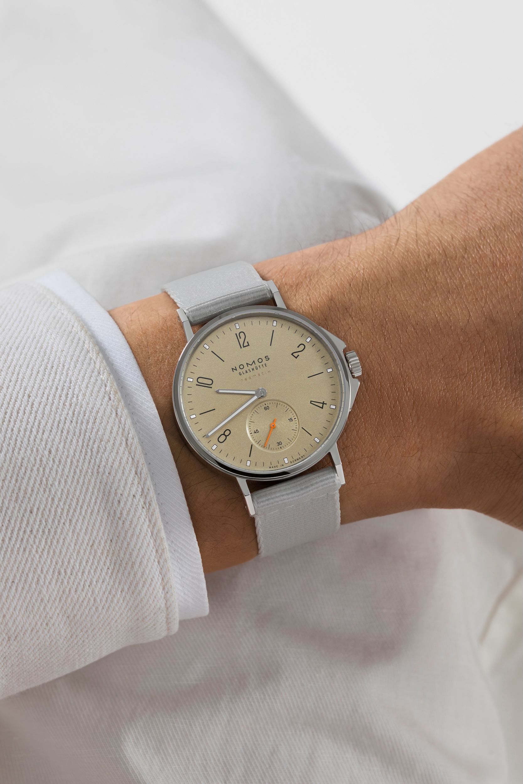 アホイ ネオマティック スカイ – NOMOS Glashütte