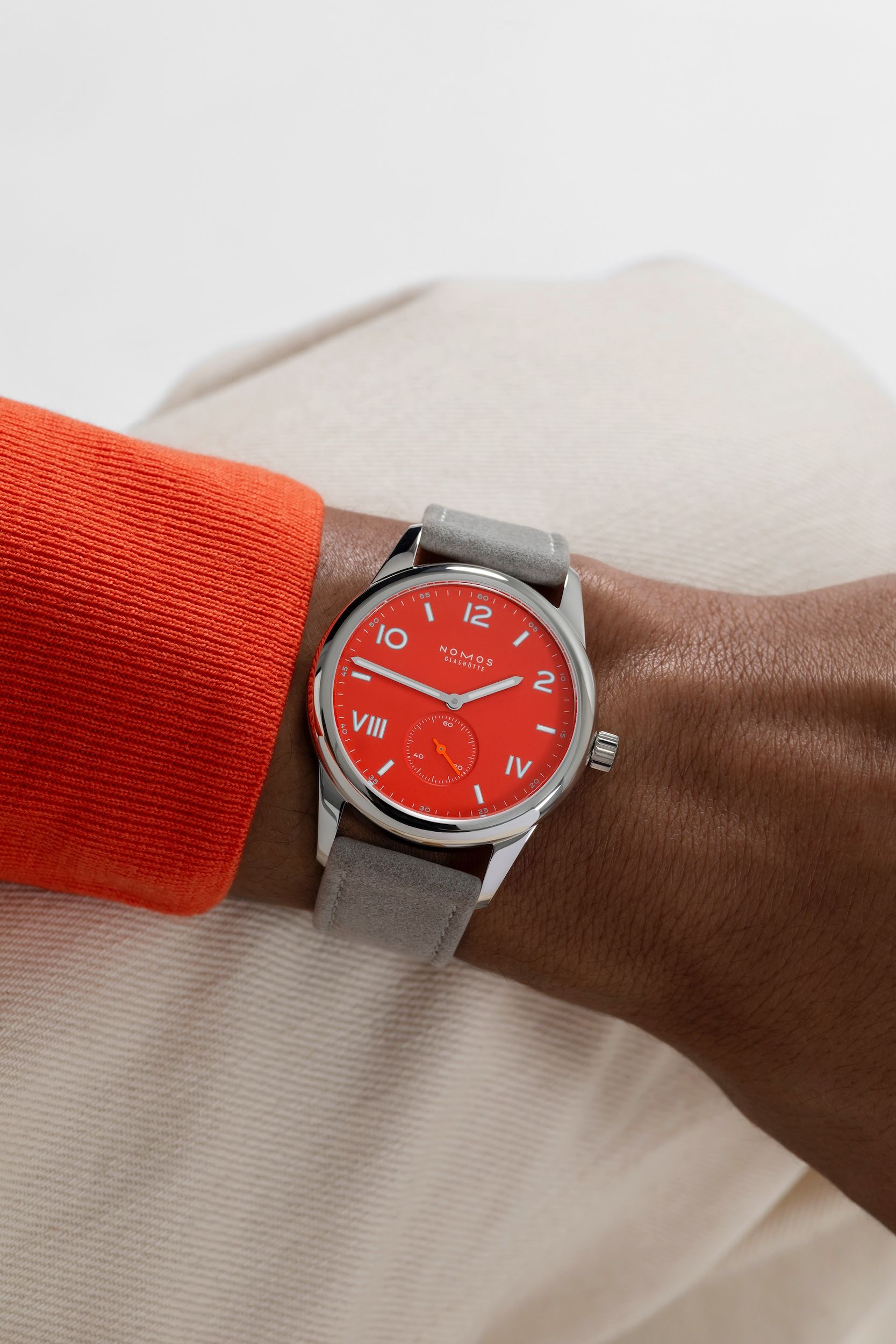 クラブ・キャンパス38 ノンストップレッド – NOMOS Glashütte