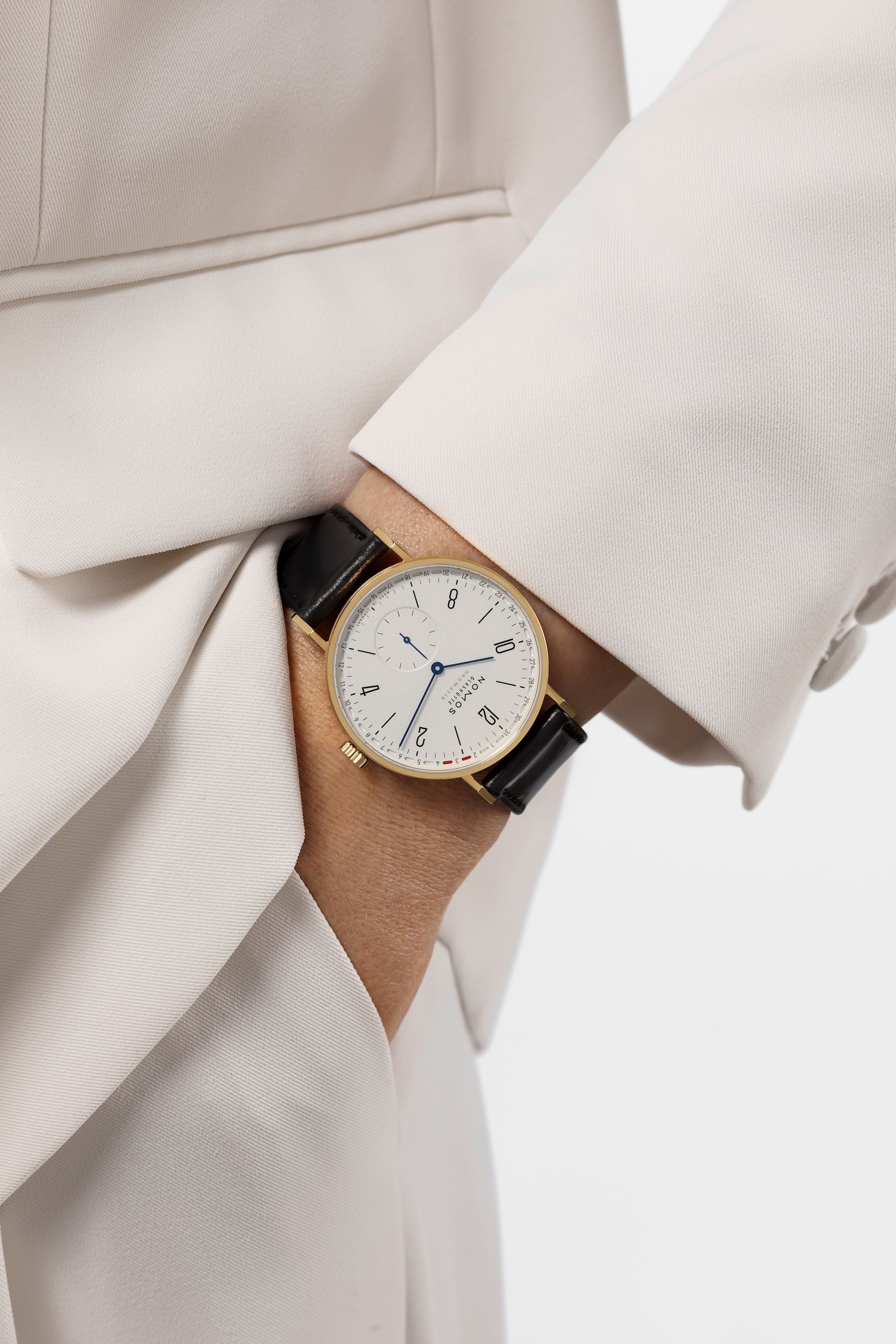 タンジェント ゴールド ネオマティック38アップデート – NOMOS Glashütte