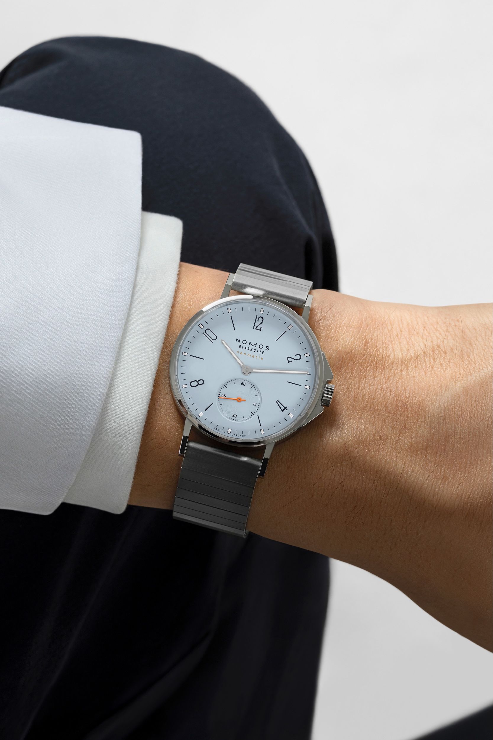 アホイ ネオマティック スカイ – NOMOS Glashütte | JP Store