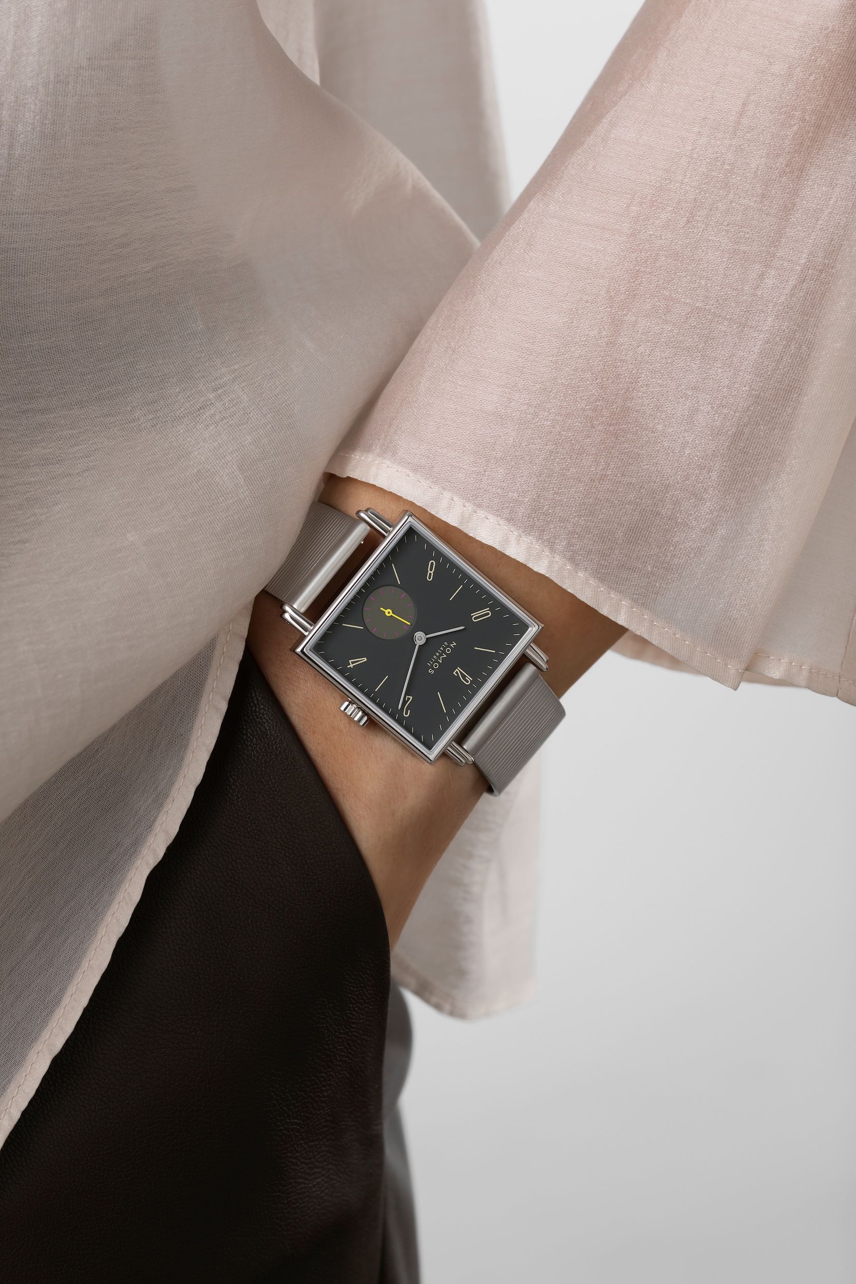 テトラ バサルト – NOMOS Glashütte