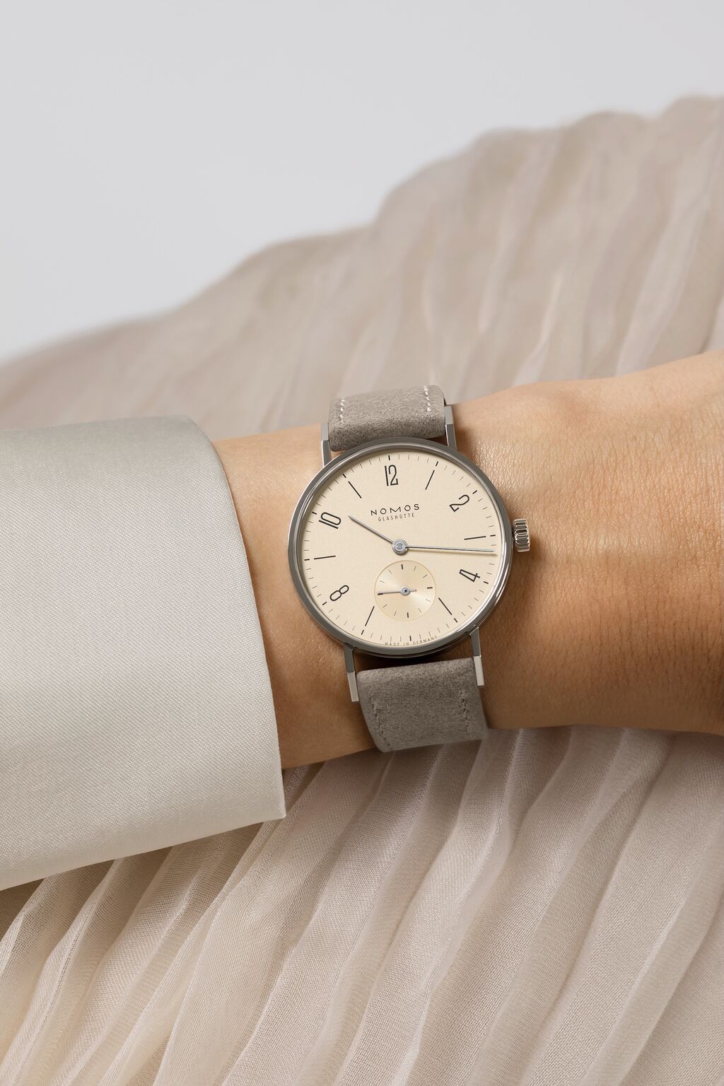 NOMOS Tangente ノモス タンジェント 33 タンジェント33 シャンパーニュ — NOMOS Glashütte