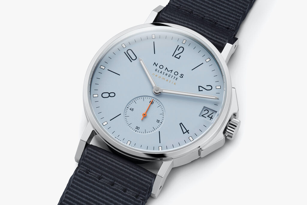 アホイ・ネオマティック38デイト スカイ — NOMOS Glashütte