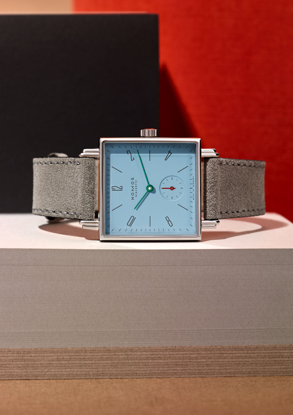 テトラ | エッジの効いたノモスのデザイン時計 | NOMOS Tetra — NOMOS 