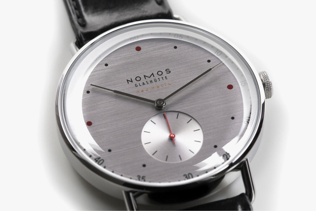 メトロ ネオマティック 39 シルバーカット — NOMOS Glashütte