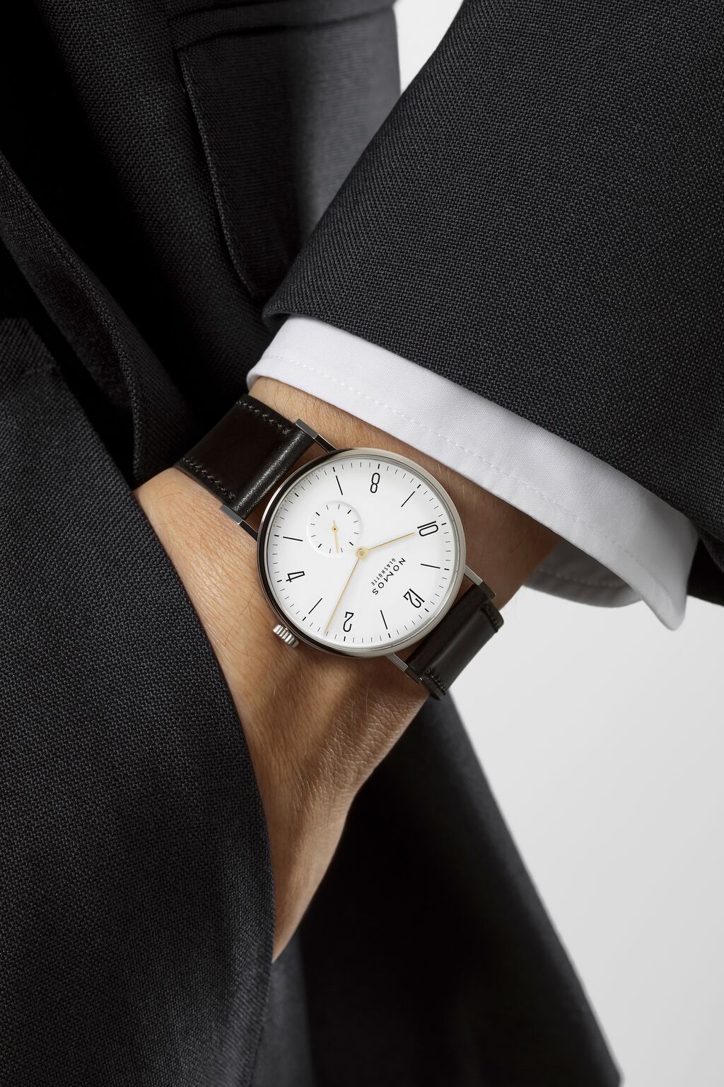 20-60代 人気ファッションブランド – 38 Tangente 160 Glashütte NOMOS — Fridrich Juwelier Jahre 時計