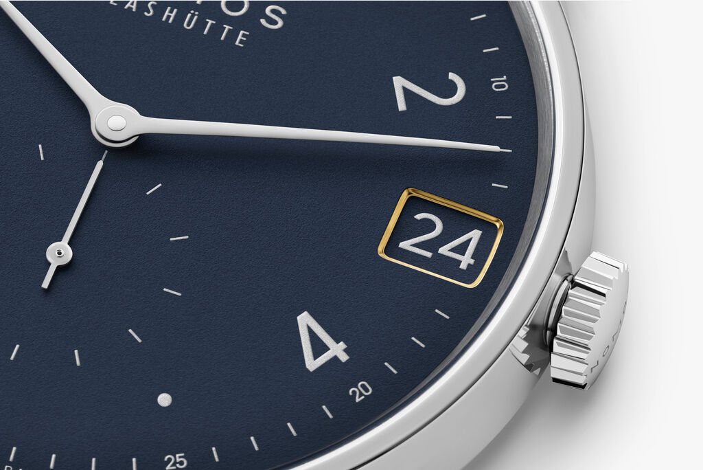 ミニマティック 39 デイト ブルー — NOMOS Glashütte