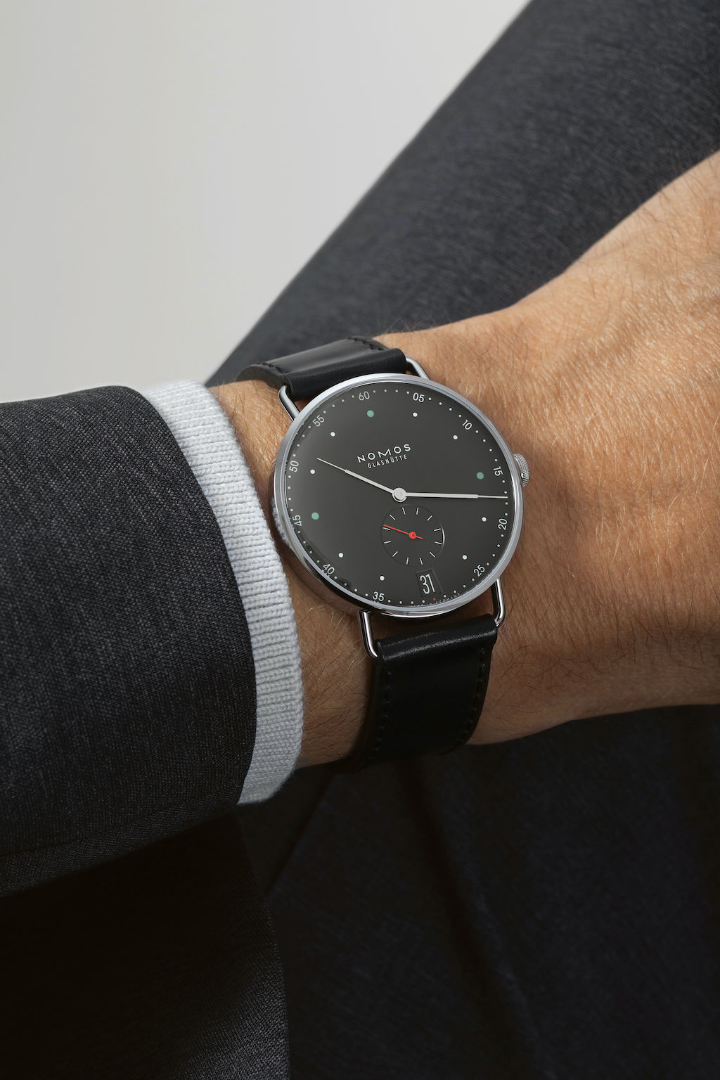 メトロ 38 デイト アーバングレー — NOMOS Glashütte