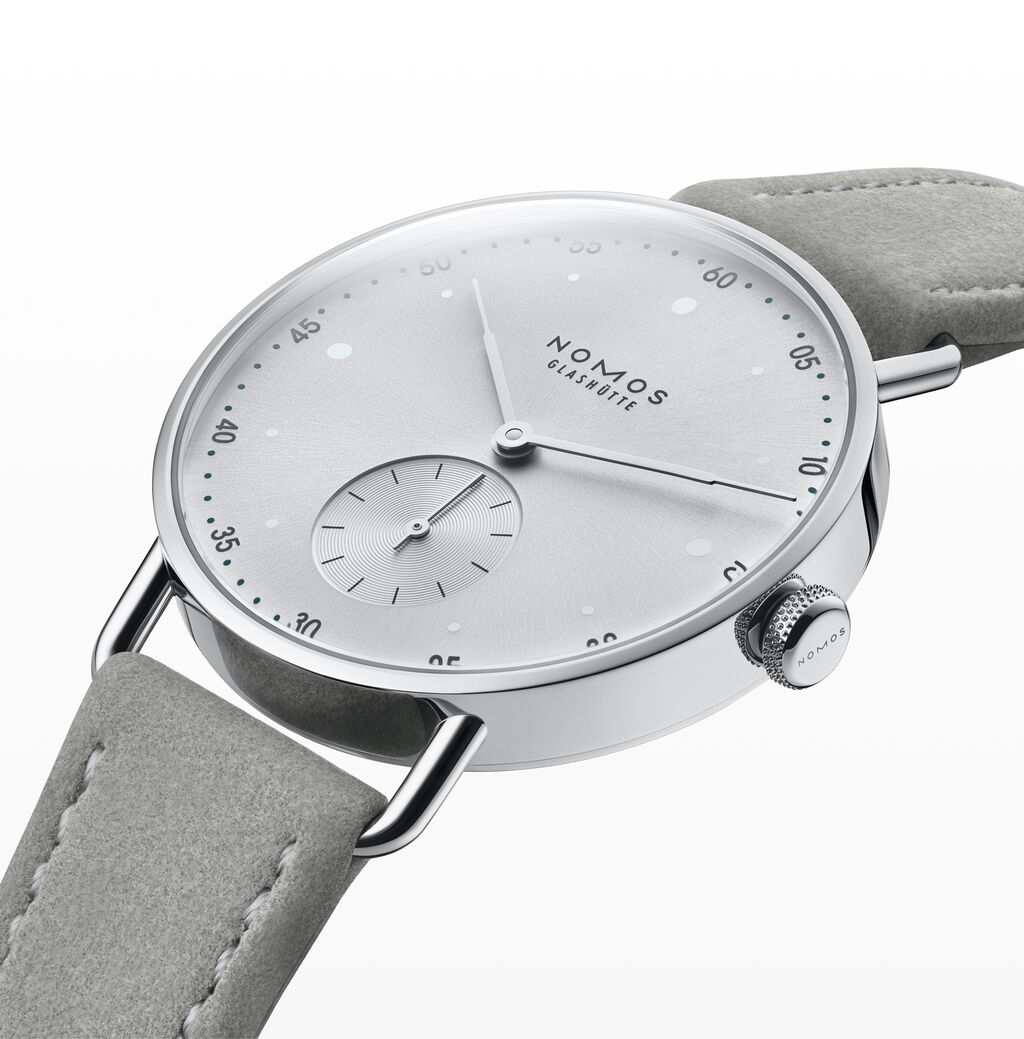 Nomos metro clearance 33