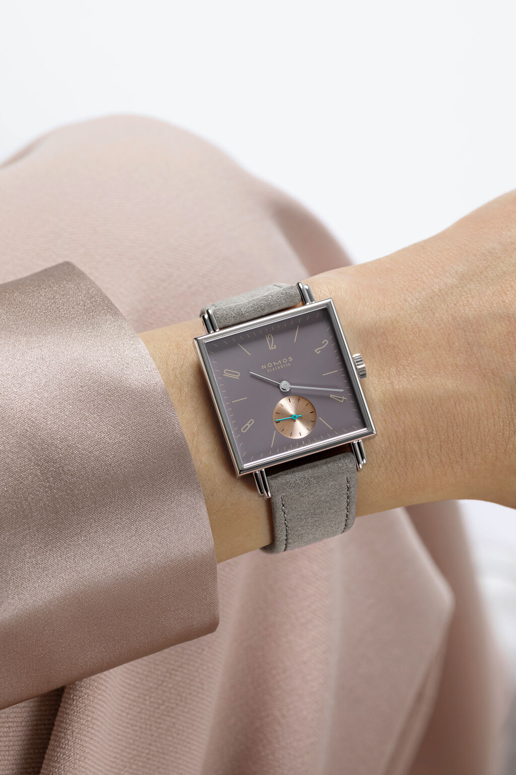 Tetra a shape watch with an edge or four NOMOS Glash tte