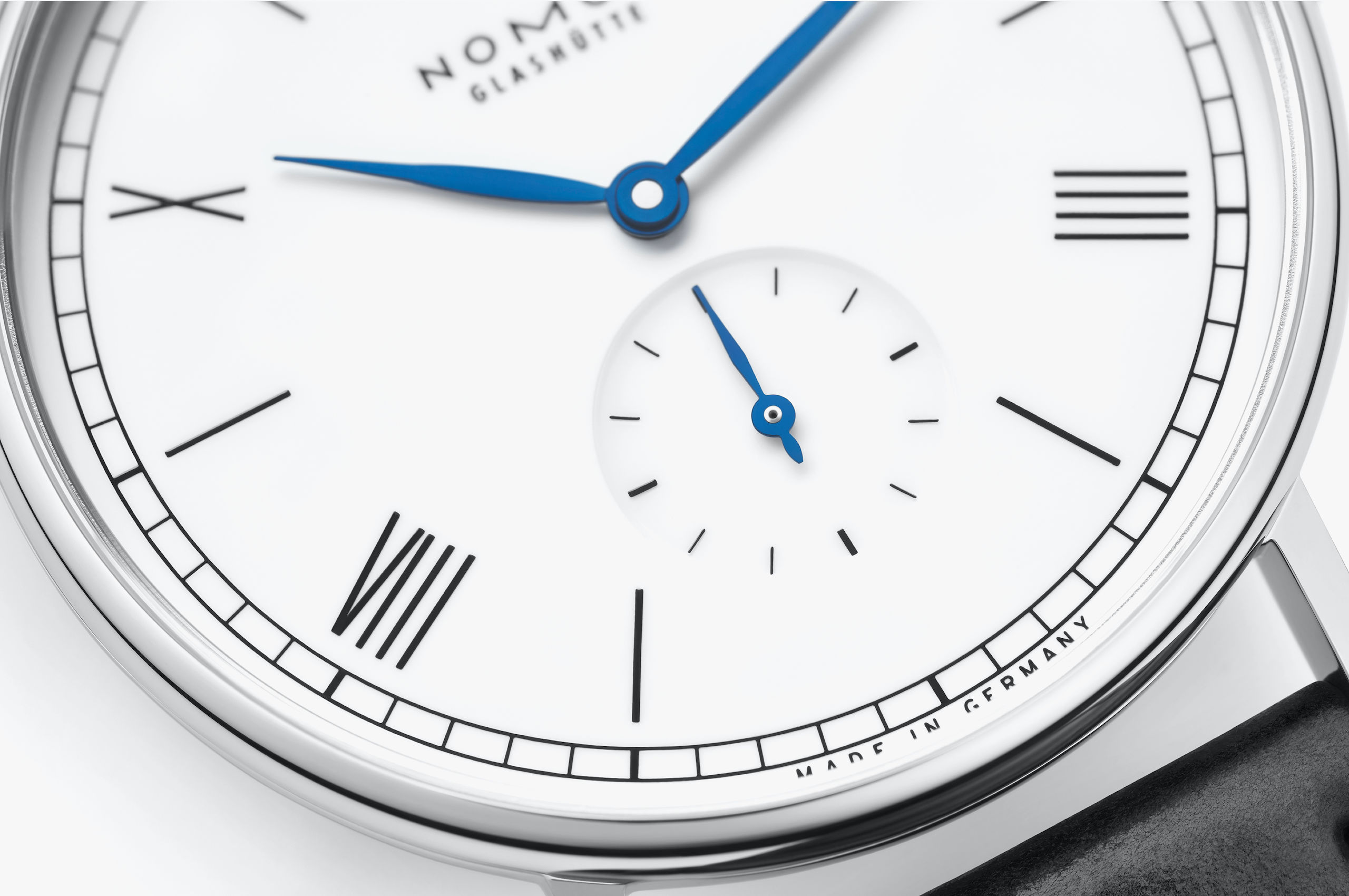 https://cdn.nomos-glashuette.com/media/image/b6/f3/f3/2560xauto-q80/0205_s2_det_02.jpg