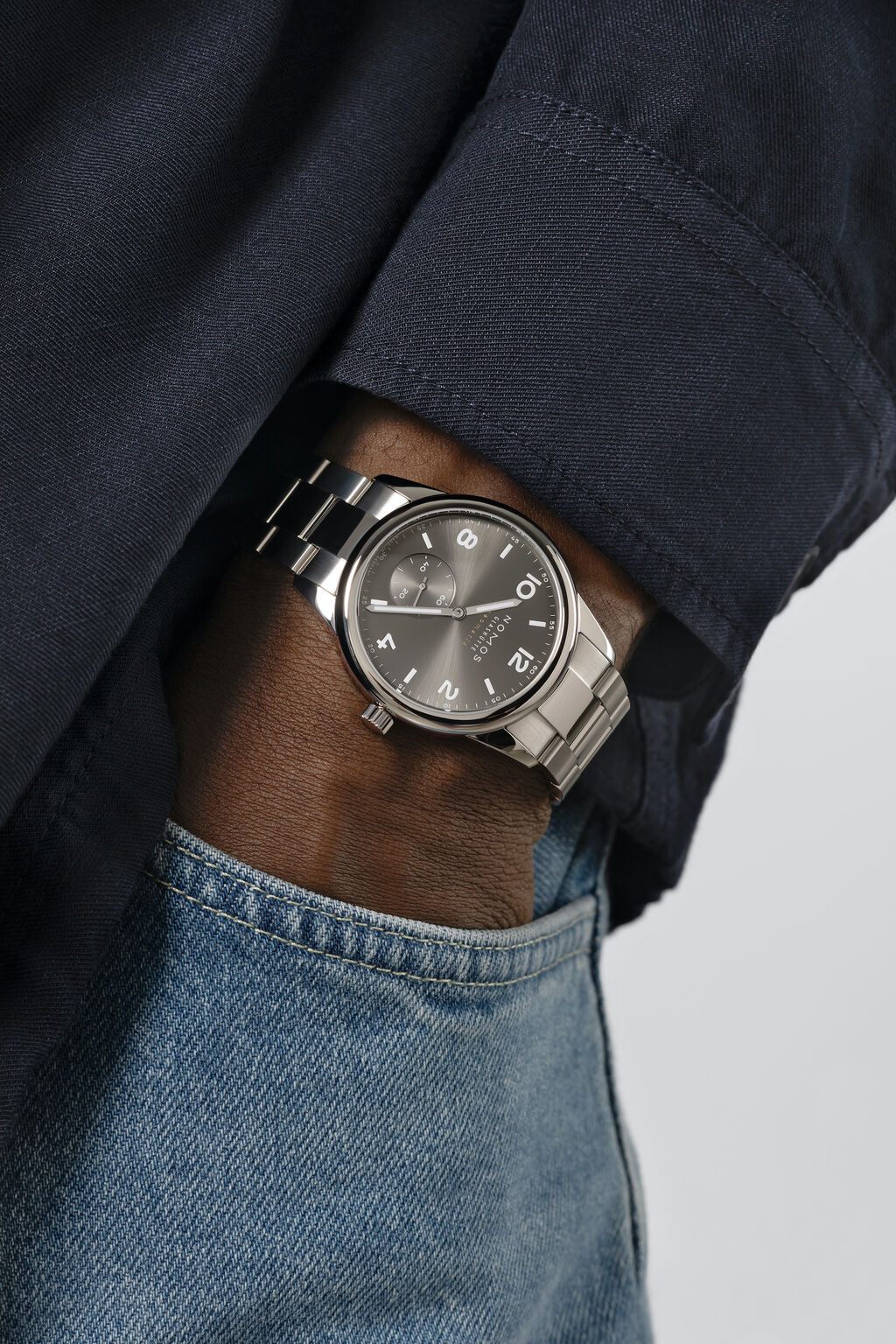 クラブ・スポーツ ネオマティック39スモーク — NOMOS Glashütte