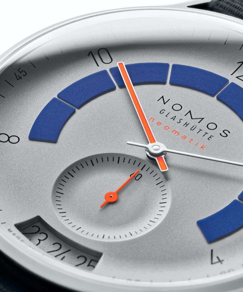 アウトバーン | スピード感あるオートマティック時計 | NOMOS Autobahn 