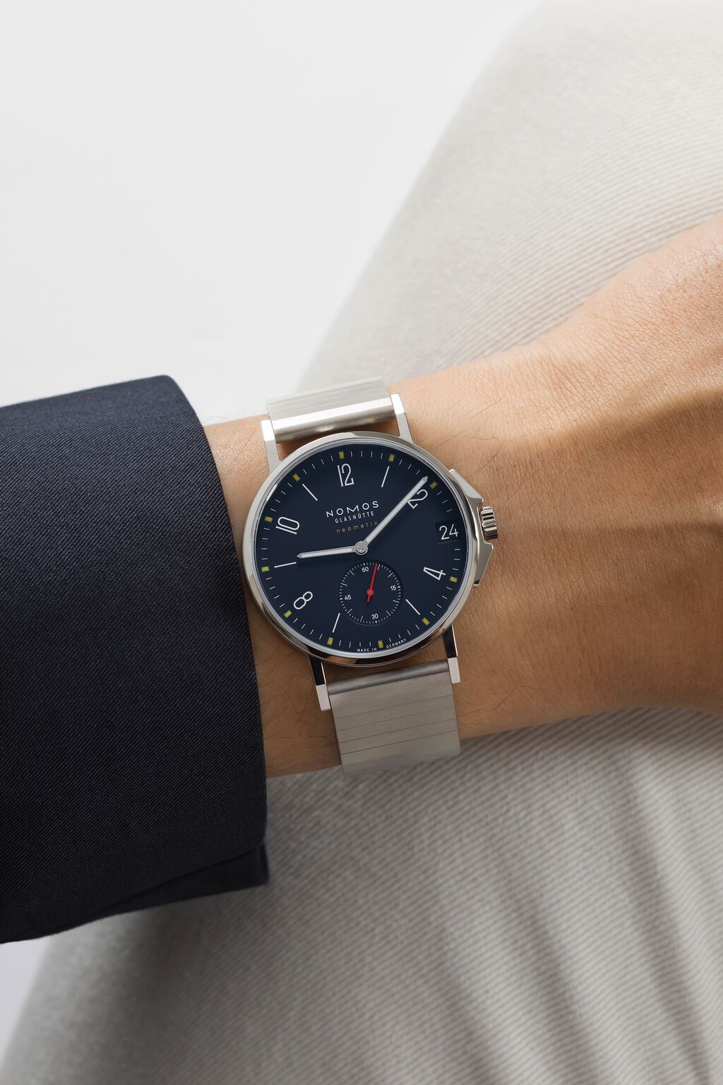 Nomos ahoi atlantic date shop