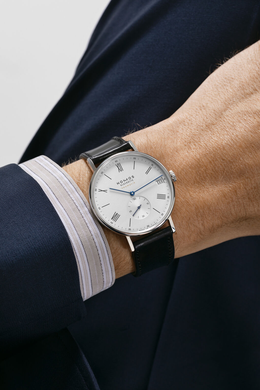 Nomos Ludwig 本当に上品で美しい時計手巻きゼンマイ元気です - 腕時計