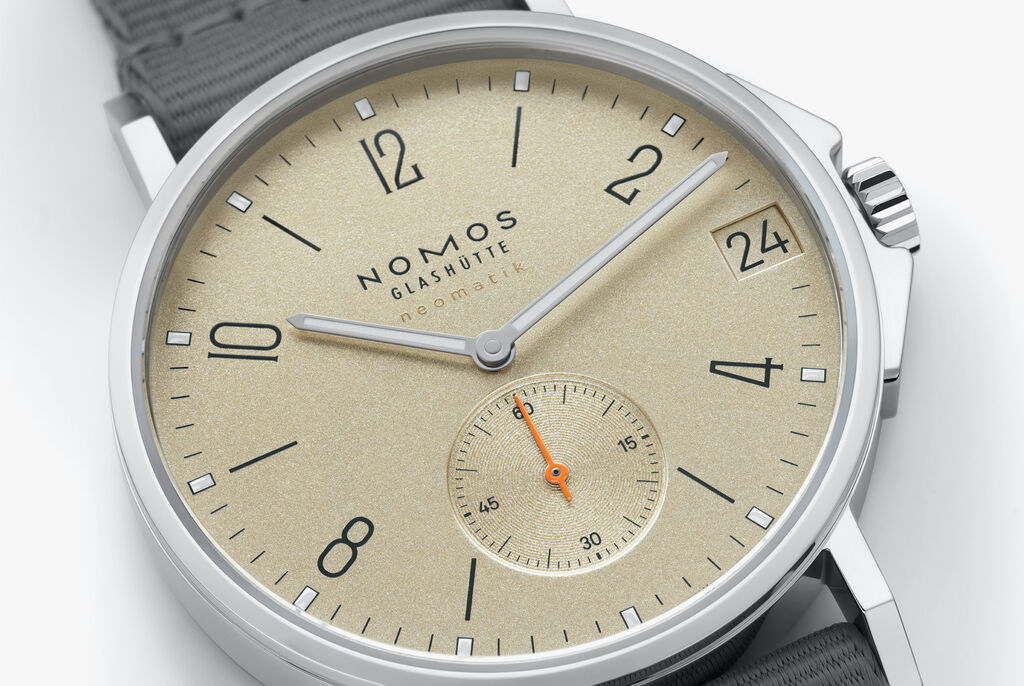 Ahoi neomatik 38 date the elegant sports watch from Glash tte