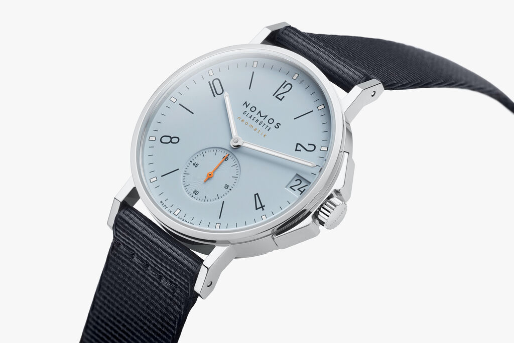 アホイ・ネオマティック38デイト スカイ — NOMOS Glashütte