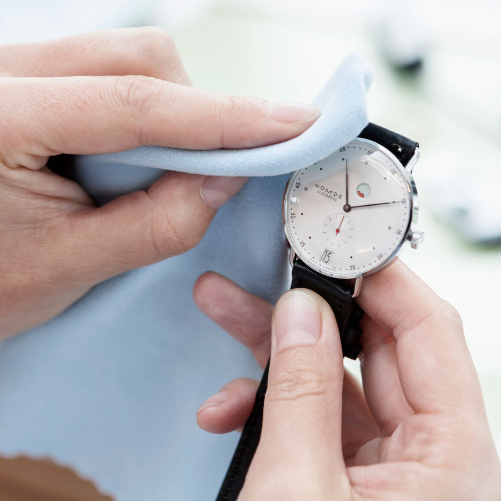 Taking care of your watch NOMOS Glash tte