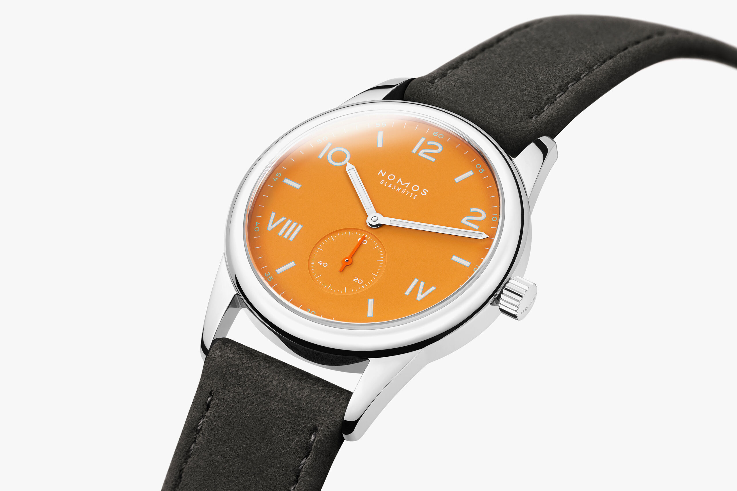 nomos-glashuette.com