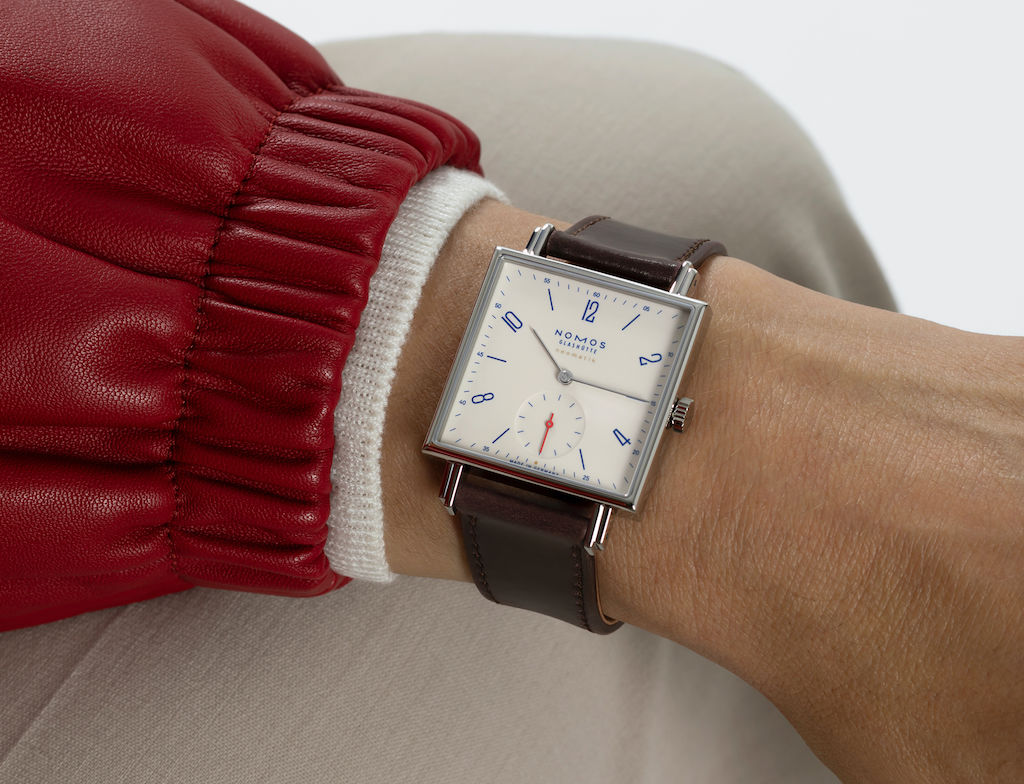 nomos tetra wrist