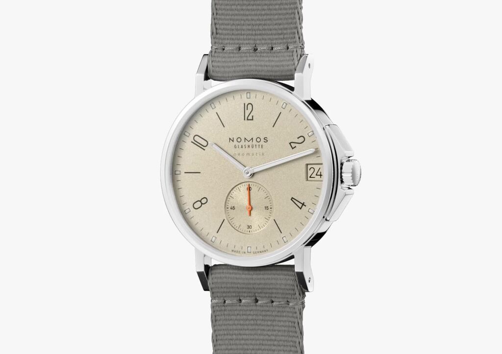 アホイ・ネオマティック38デイト サンド — NOMOS Glashütte