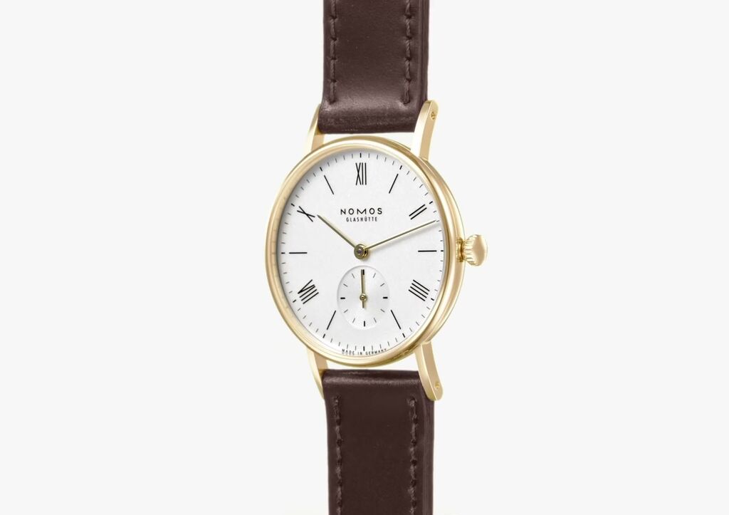 Gold nomos top